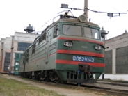 Електровоз ВЛ82М-042 у локомотивному депо (ТЧ-15) Куп'янськ Південної залізниці. 19.Х.2009 р.